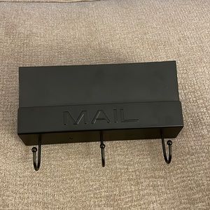 Threshold mail holder with hooks black
